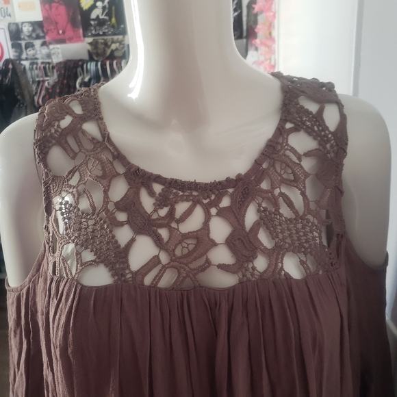 Love Riche Dress - Picture 2 of 5